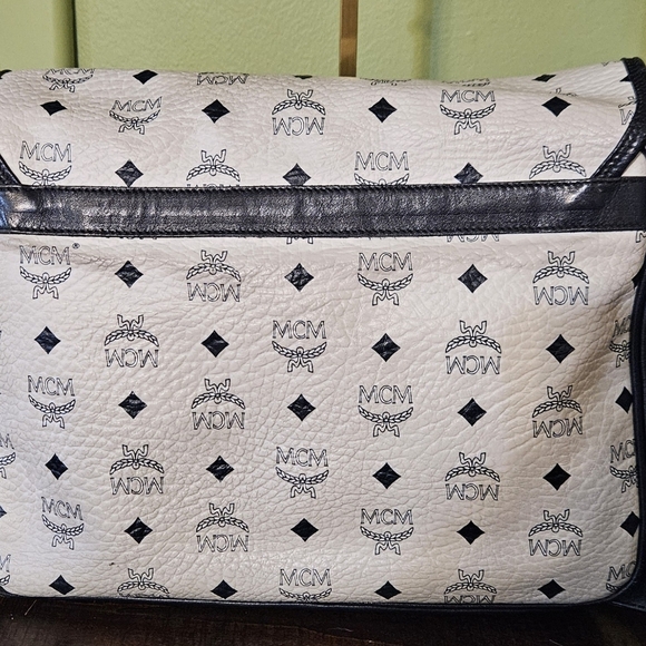 Authentic MCM White Blue Meesenger Crossbody Shoulder Bag EUC Germany - Picture 4 of 16